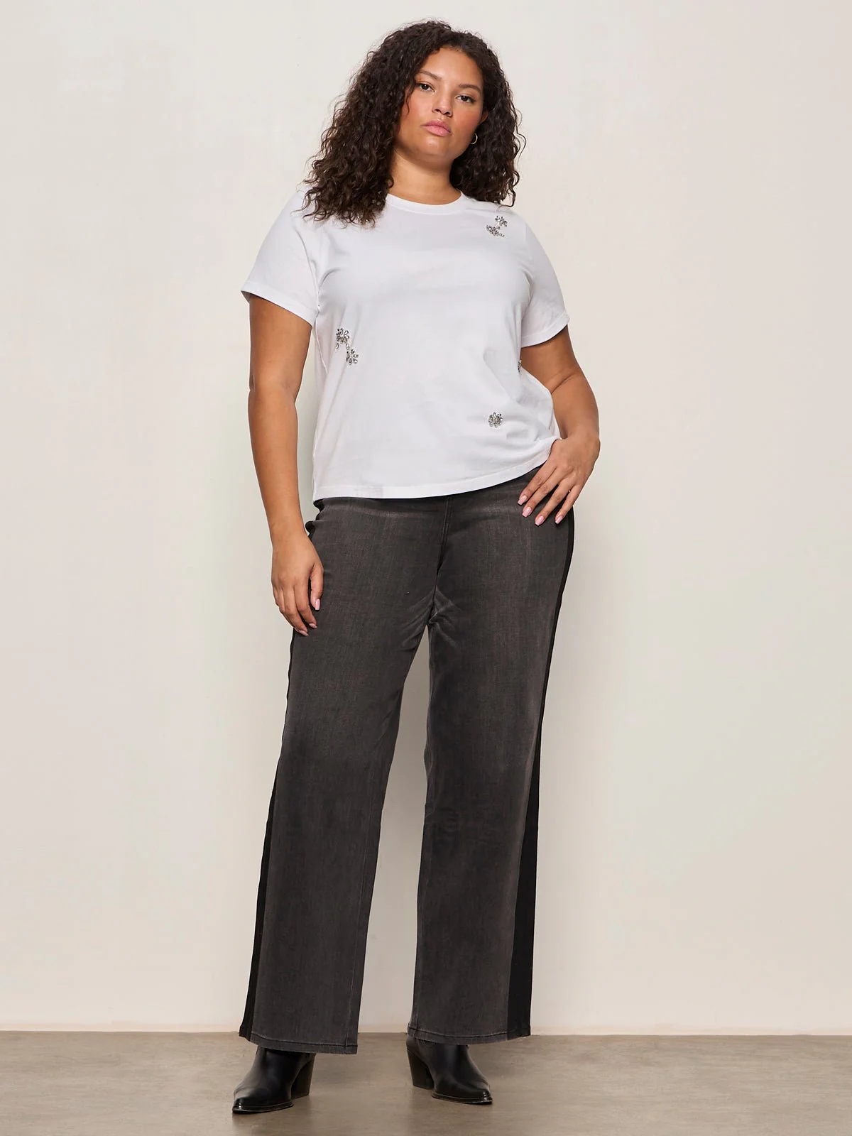 Embellished Tee White Extended Sizing - Image 5