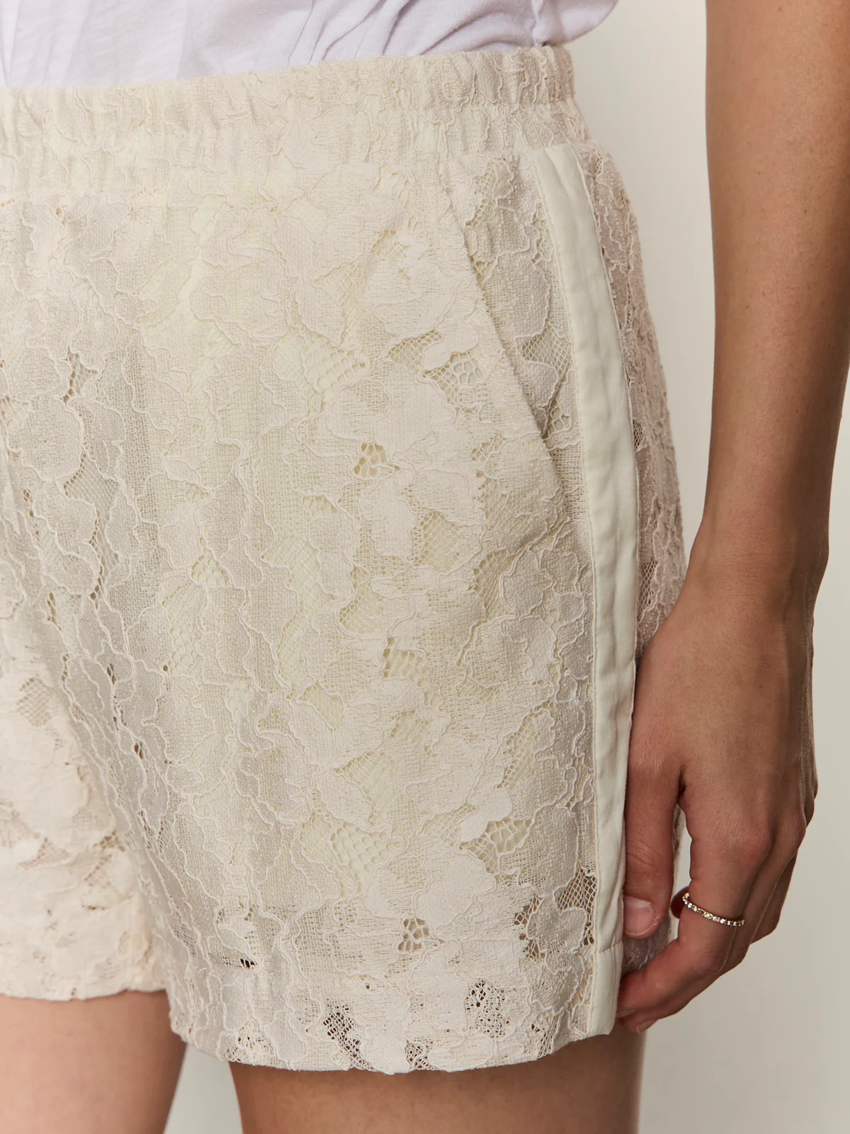 Lace Track Short Collagen - Image 4